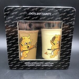 (2) Don Ed Hardy Embroidered PVC Leather Wrapped Pint Glasses Tin Box‎ Licensed
